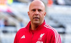 九游官网-利物浦队主帅扩大轮换阵容进行战术调整的简单介绍