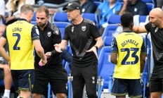 九游娱乐-牛津联主场告负，牛津联球员不畏艰难困苦的简单介绍