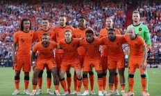 九游官网-包含欧洲杯资格赛多支球队展现斗志，争夺胜利的词条