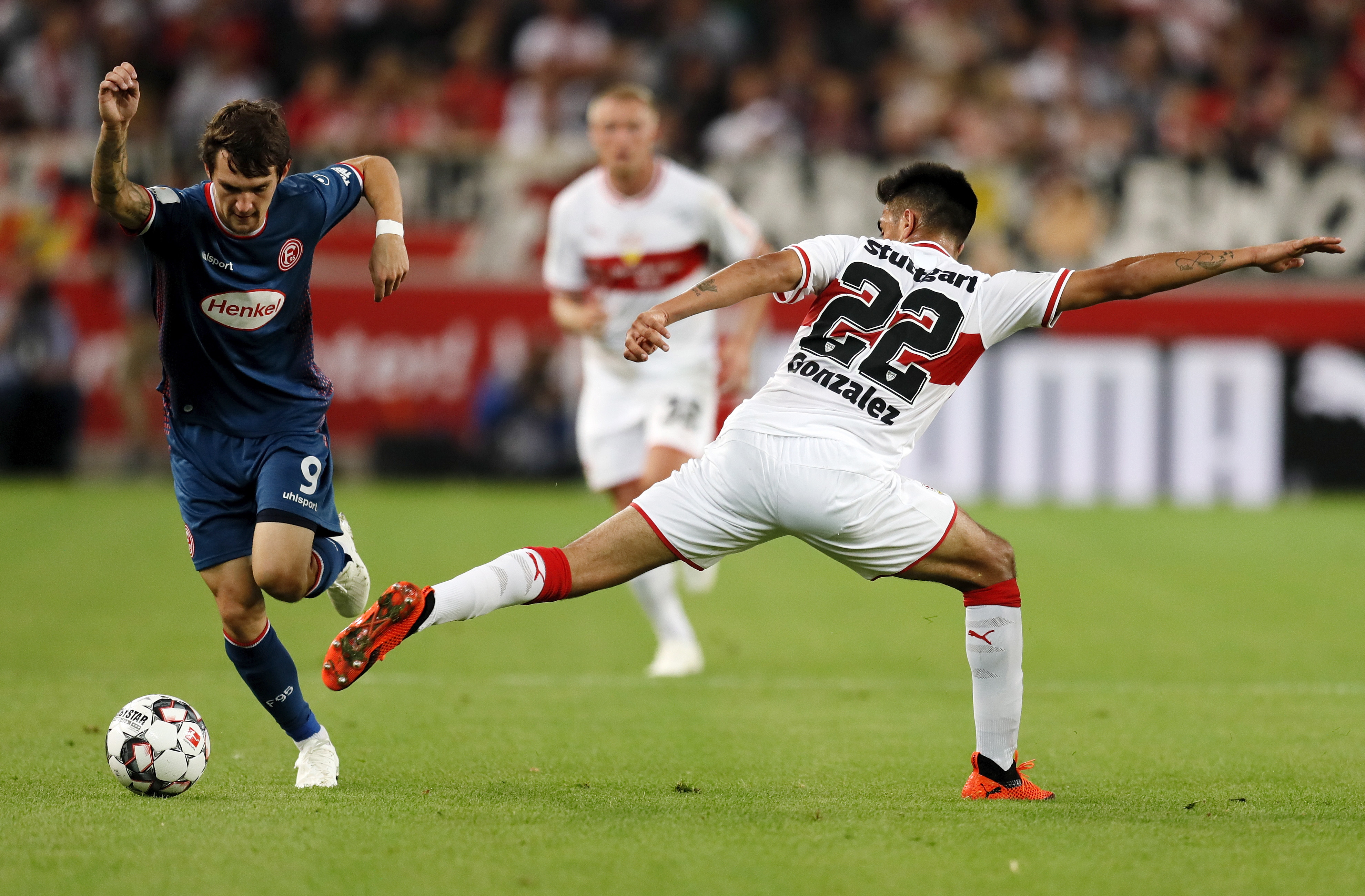 包含杜塞尔多夫主场战平,保持未败纪录的词条 包含杜塞尔多夫主场战平,保持未败纪录的词条