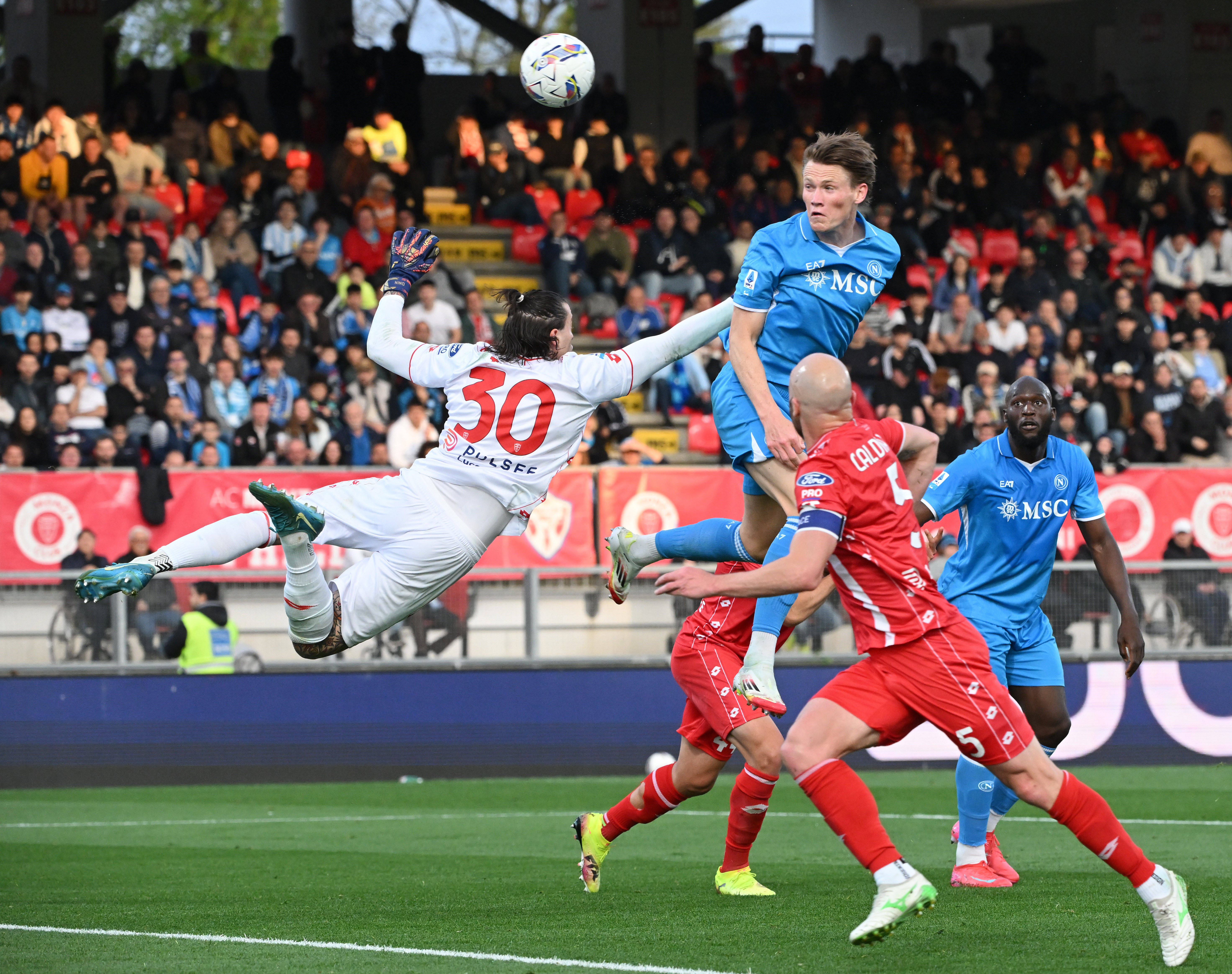 摩纳哥球员奋勇拼搏，主场力克对手的简单介绍