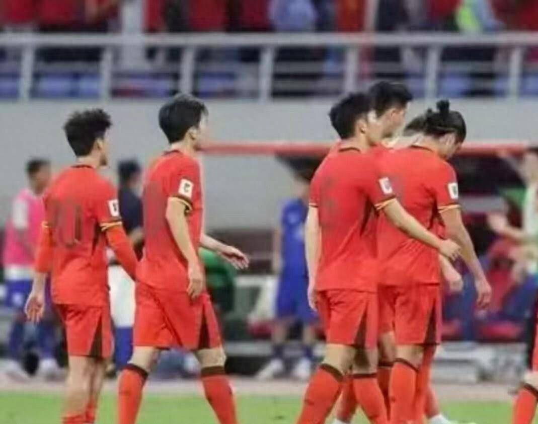 包含国际友谊赛：多支球队展开热身赛的词条