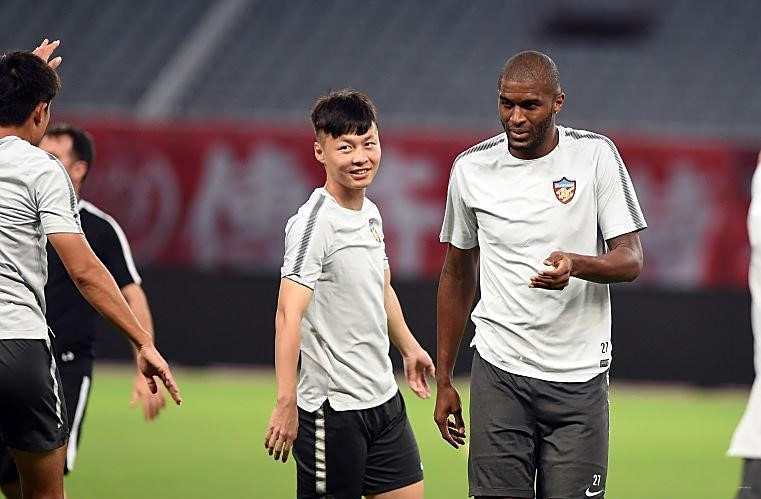 包含上港客场战平权健，错失冲顶机会的词条