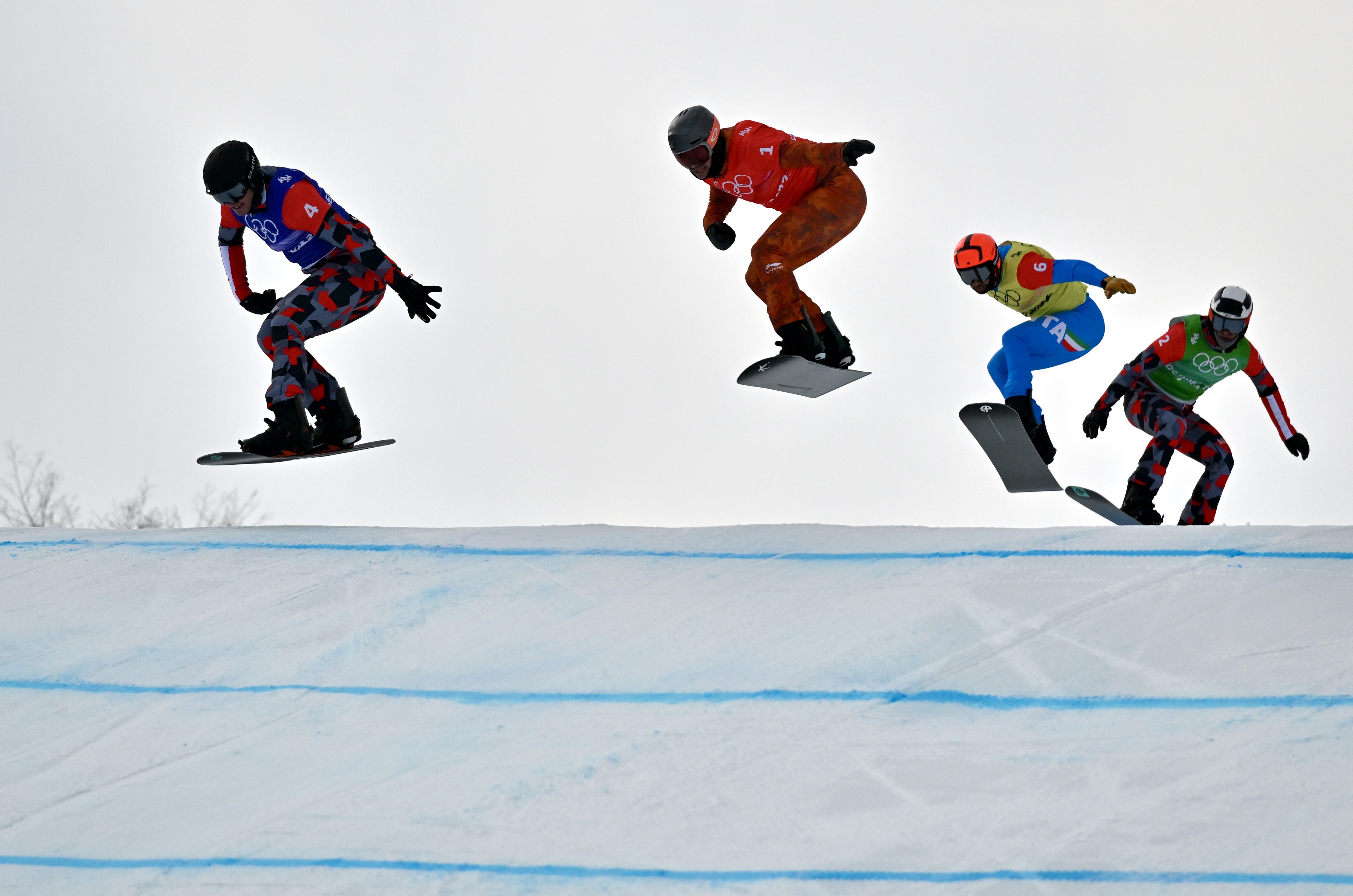 奥地利运动员在滑雪赛事中获胜