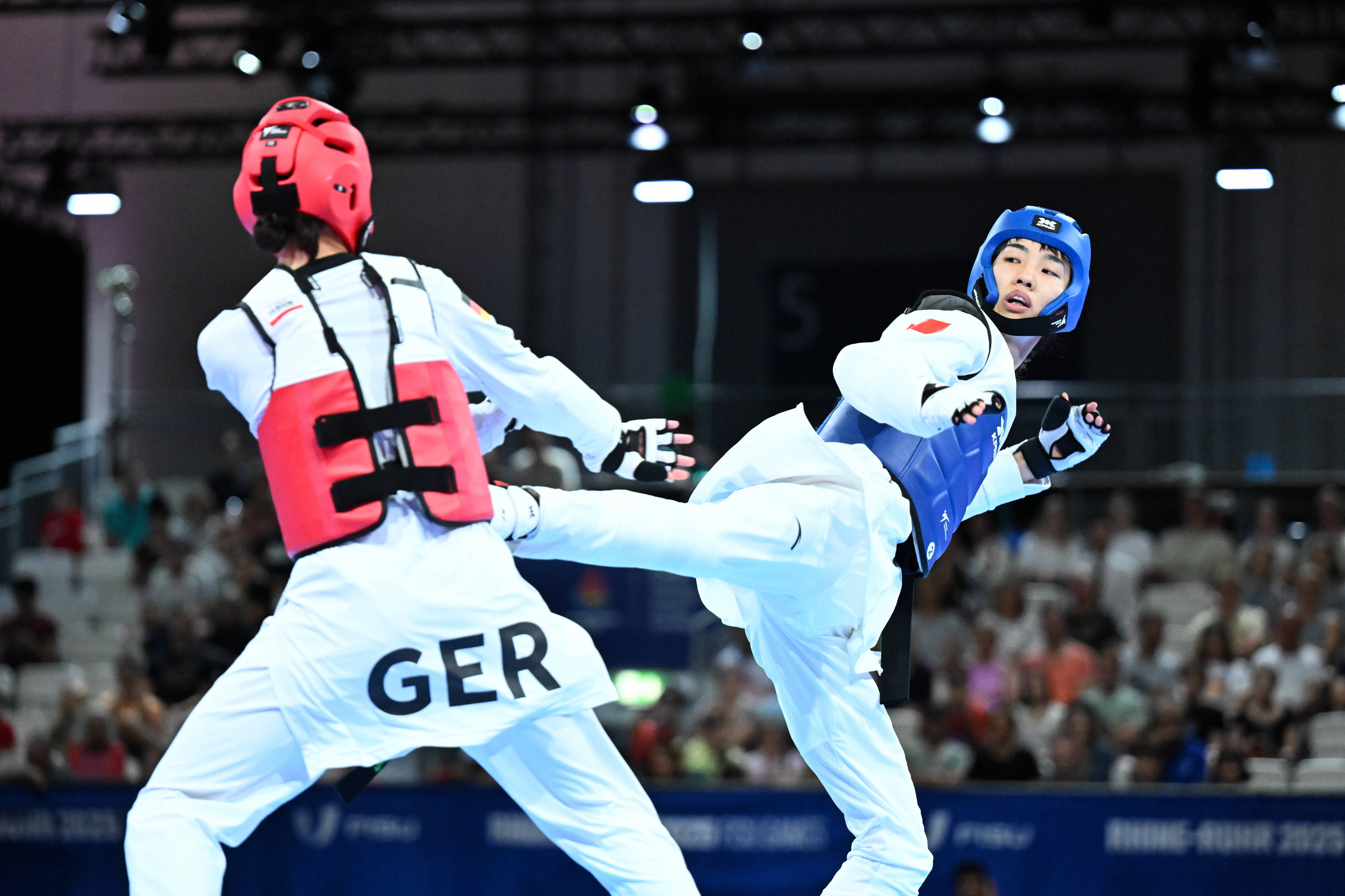 跆拳道比赛三国争锋，中国队夺魁金牌