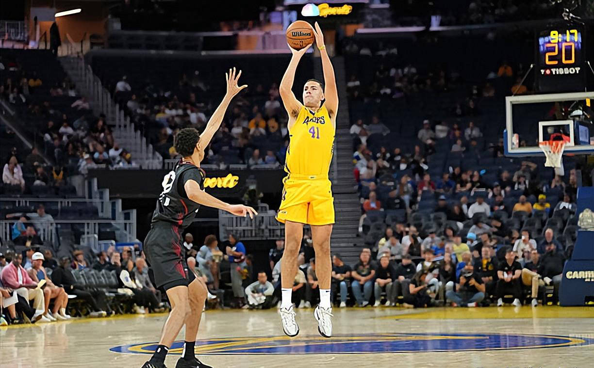 NBA夏季联赛首场战罢,年轻球员表现出色的简单介绍 NBA夏季联赛首场战罢,年轻球员表现出色的简单介绍