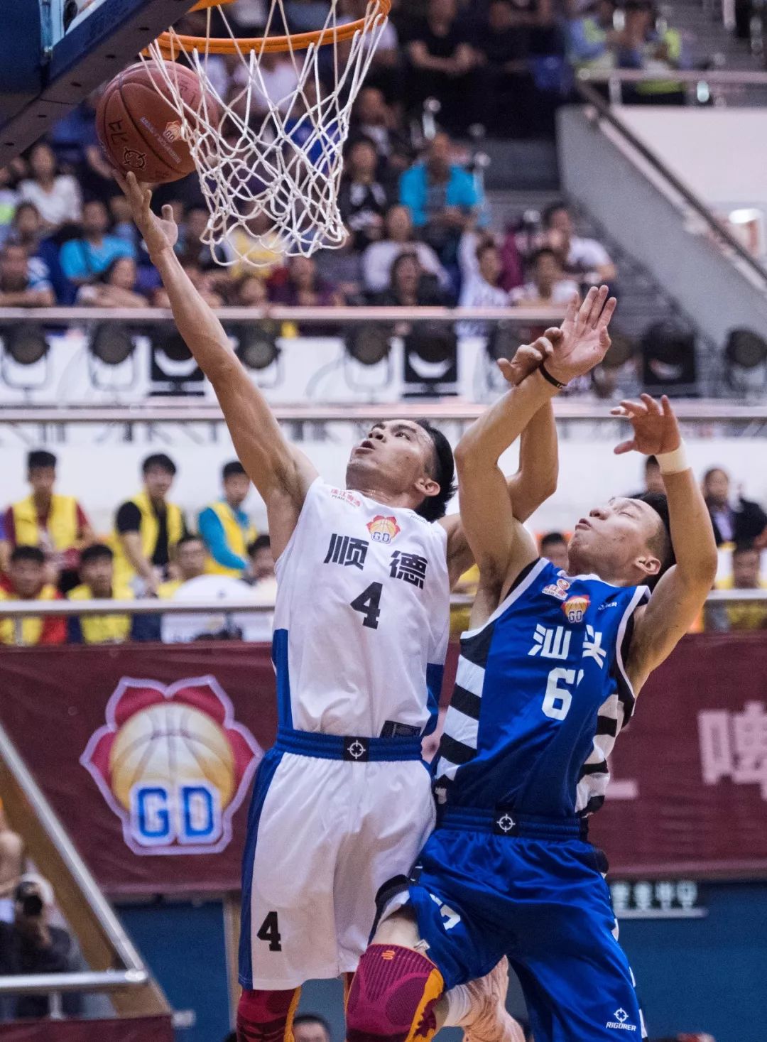 包含希洪竞技主场大胜，豪取开门红胜利的词条